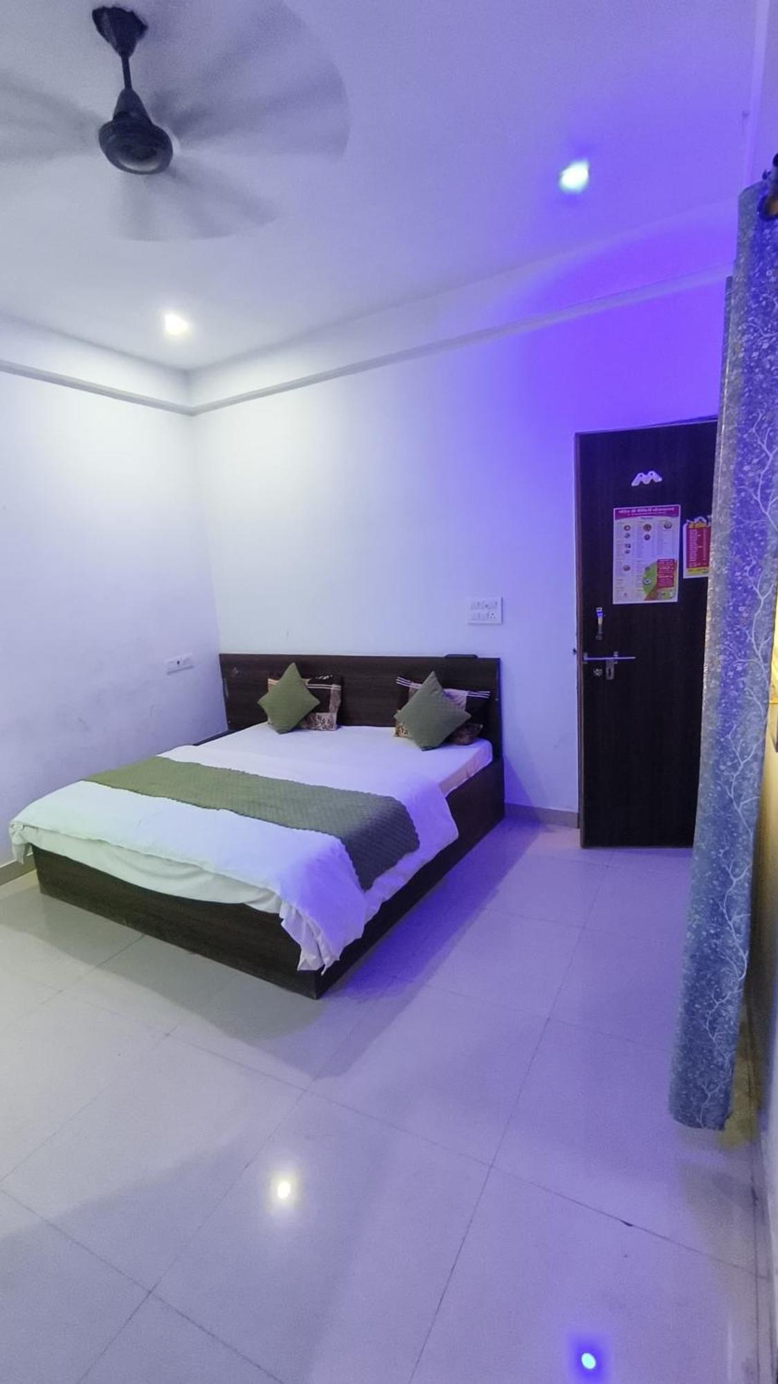 Shri Jee Dham Near Prem Mandir 호텔 Vrindāvan 외부 사진